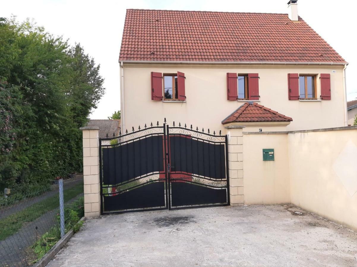 Maison Cheptainville Avec Terrasse Sur Verdure Exterior foto