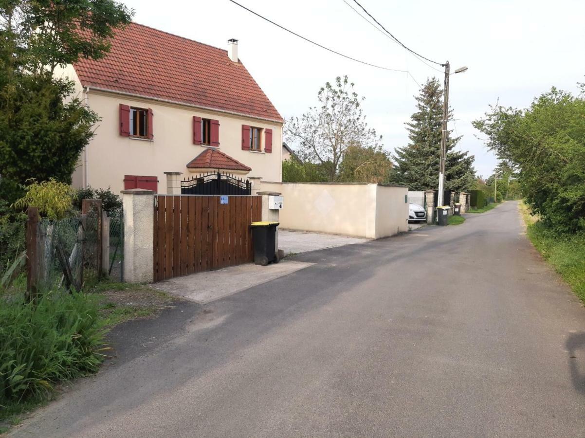 Maison Cheptainville Avec Terrasse Sur Verdure Exterior foto